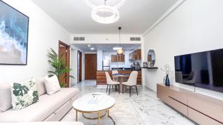 Modern Furnished 1BHK Apartment Marina Al Hamra - 9