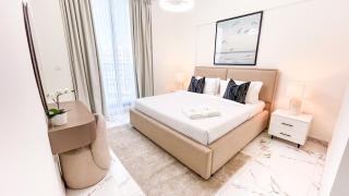 Modern Furnished 1BHK Apartment Marina Al Hamra - 8