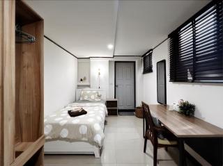 Baan Rak BTS phromphong Emsphere - 7