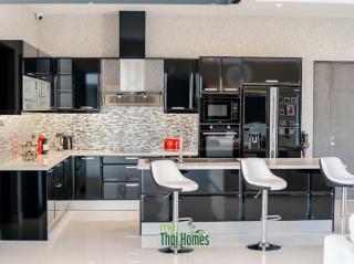 An Exceptional Luxury Villa Offering amazing lake view and refined living - 2