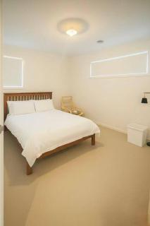 Contemporary Family Living at 4 Seafarer Way - 9