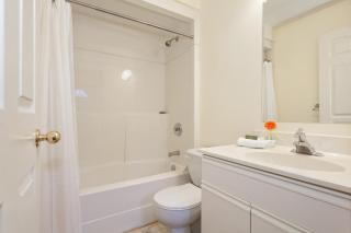 Mountain View 1 bedroom suite with king size bed walk to Village WIFI cable TV free parking boot and glove warmer - 3