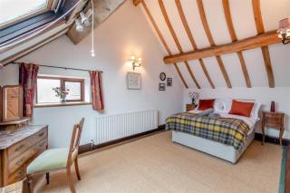 Pritams Gate 7 Bed 4 Bath Barn Conversion with Games Room Dog friendly Near the NEC & BHX - 1