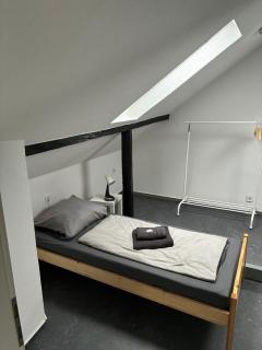 Business House 13 - 9