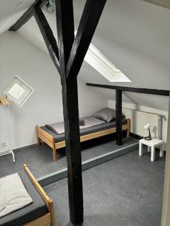 Business House 13 - 8