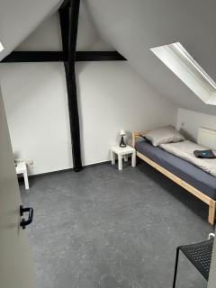 Business House 13 - 4