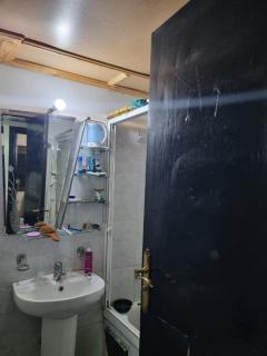 5 min from the field - 3