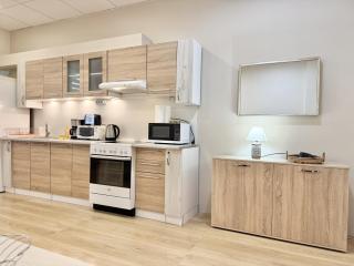 Top Centre 2BDR Apartment for 4 Guests next to Theater Tear and Laughter - 5