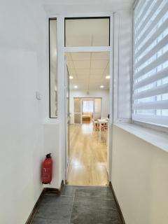 Top Centre 2BDR Apartment for 4 Guests next to Theater Tear and Laughter - 4