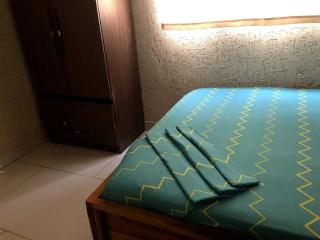 Appartement de 2 Chambres Salon Moderne et Equipé - 2