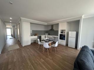 Spacious Karnup Home with 4 Bedrooms Modern Kitchen & Private Parking - 9