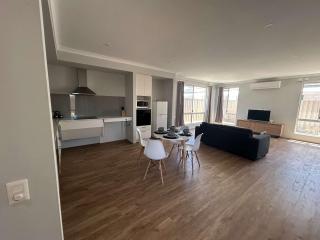 Spacious Karnup Home with 4 Bedrooms Modern Kitchen & Private Parking - 3