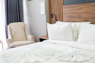 The Hide on Aston-Sandton - 2