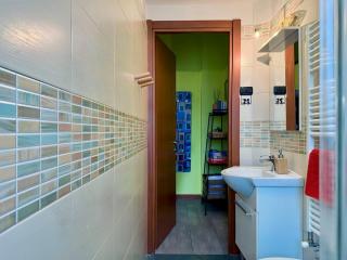 Spacious Home 8 Mins by Metro to City Center - 8