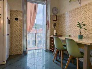 Spacious Home 8 Mins by Metro to City Center - 1