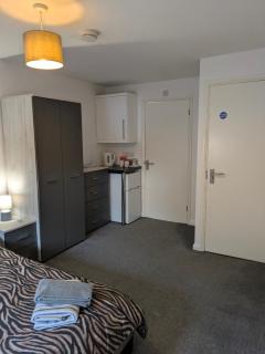 Special Offer CORBY En- Suite Double Room Near Rockingham available for Couples or Singles Long & Short Stays Shared property & fully equipped - 5