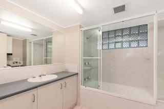 Surfcomber on the Beach - Maroochydore - 3
