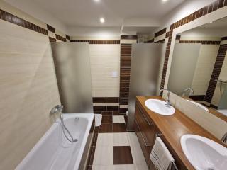 Free parking, Old Town cozy apart near train stat - 6