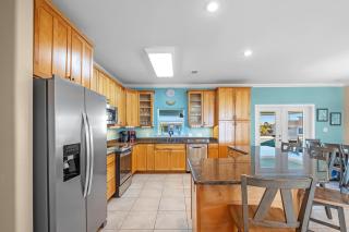 Family Tides Beach House - 9