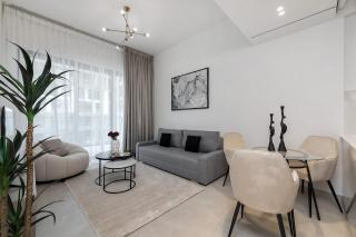 Cozy 1BR apartment Binghatti Canal Business Bay - 9