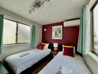 17min Asakusa, 3min walk to station, charming and cute 3 storey house, 3 bedrooms, 6 comfortable beds, 2 toilets - 3