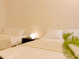 Joseon Hip - AREX DMC near Hongdae, Entire 1st Floor House with Private Yard, 3BR - 2