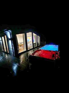 Finest Retreats - Silverwood Executive Chalet - 3