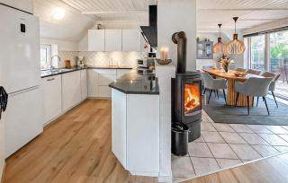 Amazing Home In Blåvand With Kitchen - 4
