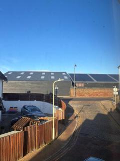 Harbourside 1 bed flat with sofa bed 30 secs from the sea - 6