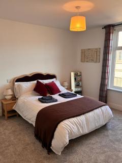 Harbourside 1 bed flat with sofa bed 30 secs from the sea - 9