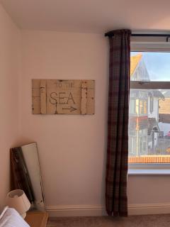 Harbourside 1 bed flat with sofa bed 30 secs from the sea - 8