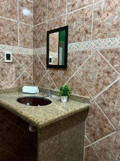 QUARTO BASICO EM POUSADA PERTO DE TUDo - 3