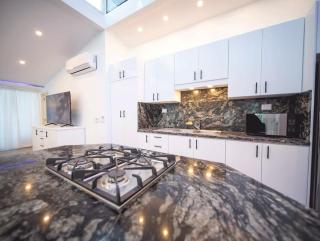 Luxury 3BR Penthouse 300m from beach - 2