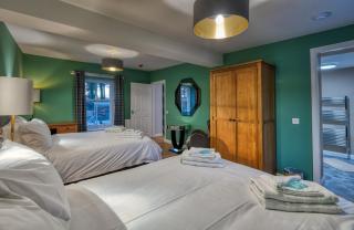 Victorian retreat within a private estate - 6