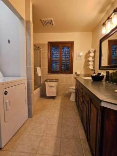 Mt View Private Bedroom Suite w Hot Tub and Arcade - 9