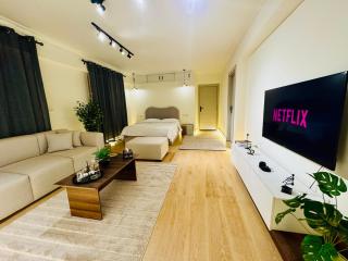 Modern 3BR Apartment with private garden - 5