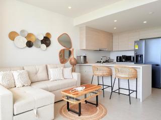 Magnificent Apartment - Beach - Jacuzzis! - 2