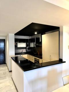 Sea View Apartment in Heart of Corniche - 9
