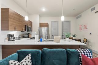 Fort Worth Executive 1 King Bed I Walk to West 7th - 6