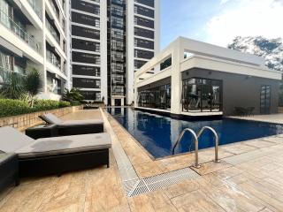 Stunning City View Modern 1BR with Balcony, Pool - 4