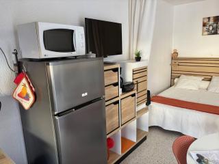 Studio climatisé à louer près des thermes - FR-1-680-47 - 2
