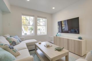 Walk to Shore Condo with Pool Access in Miami Beach - 0
