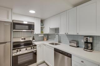 Walk to Shore Condo with Pool Access in Miami Beach - 7