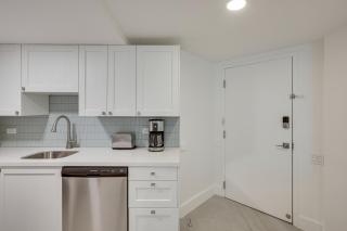 Walk to Shore Condo with Pool Access in Miami Beach - 5