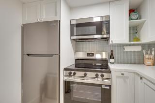 Walk to Shore Condo with Pool Access in Miami Beach - 6