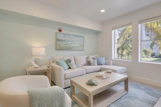 Walk to Shore Condo with Pool Access in Miami Beach - 1