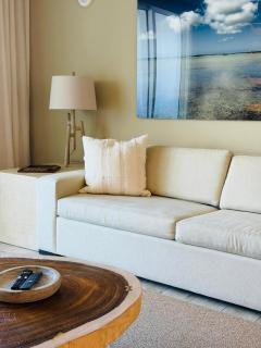 1 Hotel 1 Bedroom 1 and Half Bathroom Beachfront Residence With Balcony - 0