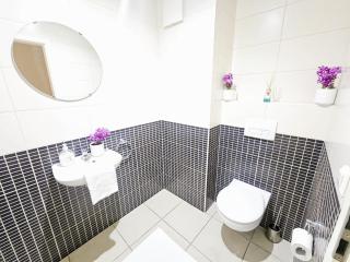 Exclusive 2 bedroom stay in the heat of Luxembourg gare - 8