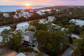 Deep Blue - Secluded Home with Large Outdoor Area & Includes Golf Cart - 5