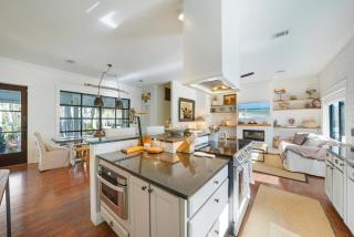 Deep Blue - Secluded Home with Large Outdoor Area & Includes Golf Cart - 4